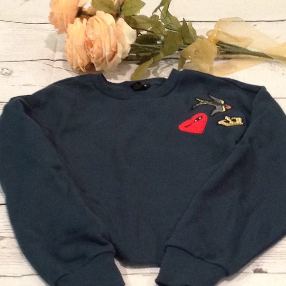 GREEN crewneck vintage SWEATSHIRT WITH PATCHES, small - Picture 2 of 4